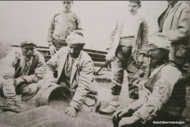 HarpCografyasi's tweet photo. (1) 7 Ağustos 1921
100 sene önce bugün: Tekalif-i Milliye
Mustafa Kemal Paşa'nın bizzat yazarak yayınladığı hükümler yanlış şekilde "Tekalif-i Milliye emirleri" olarak ifade edilir.
Oysa Tekalif-i Milliye, "Milli Teklifler" demektir ve Hükümetin millete borçlanmasıdır.++ https://t.co/0IL6Nb2CuV