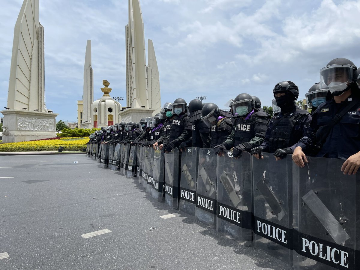 SaksithCNA's tweet photo. 13.10h: Democracy Monument has been practically cleared out by police, safe for a few onlookers hurling insults at them. Protesters are reportedly going to regroup near Govt House. #ม็อบ7สิงหา https://t.co/tejxanD4VO