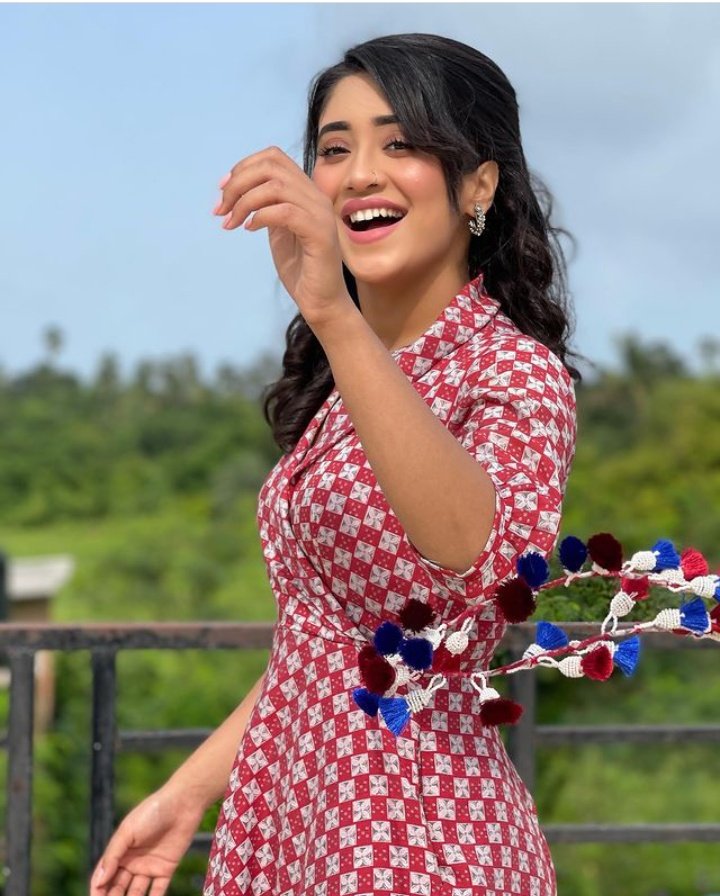 ImYashvi's tweet photo. Ofcourse I'm speechless after see this❤️😍 
One thing i want to say "It's just look like picture perfect..👀💫"
#ShivangiJoshi #PictureOfTheDay  #yrkkh #Kaira #Shivin @shivangijoshi10 https://t.co/CTtN9w0Pna