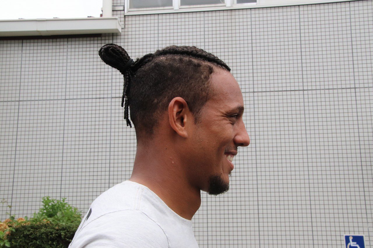 湘南ベルマーレ ウェリントン 選手のnewヘアスタイル サムライスタイル だそうです コーンロウ カッコいい Bellmare ベルマーレ T Co Eycqwnvacq Twitter