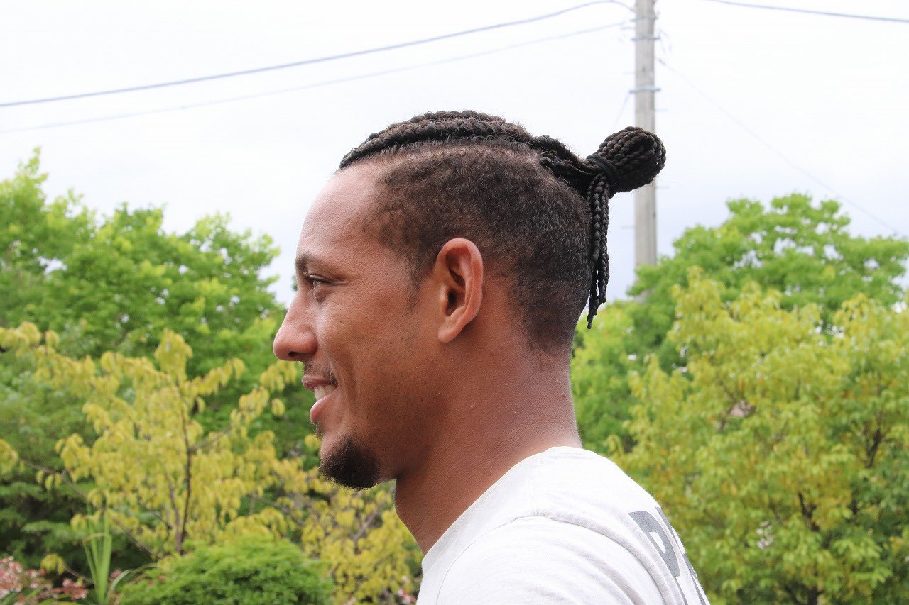 湘南ベルマーレ ウェリントン 選手のnewヘアスタイル サムライスタイル だそうです コーンロウ カッコいい Bellmare ベルマーレ T Co Eycqwnvacq Twitter