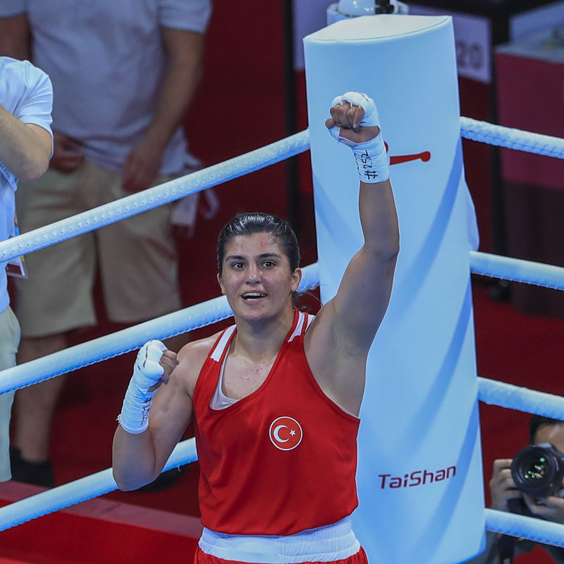 BUSENAZ SÜRMENELİ OLİMPİYAT ŞAMPİYONU! 🇹🇷🥇

🥊 2020 Tokyo Olimpiyat Oyunları 69 kilo final müsabakasında ringe çıkan sporcumuz Busenaz Sürmeneli, Çinli rakibi Gu Hong'u mağlup ederek altın madalya kazandı.

Tebrikler Busenaz Sürmeneli 👏👏