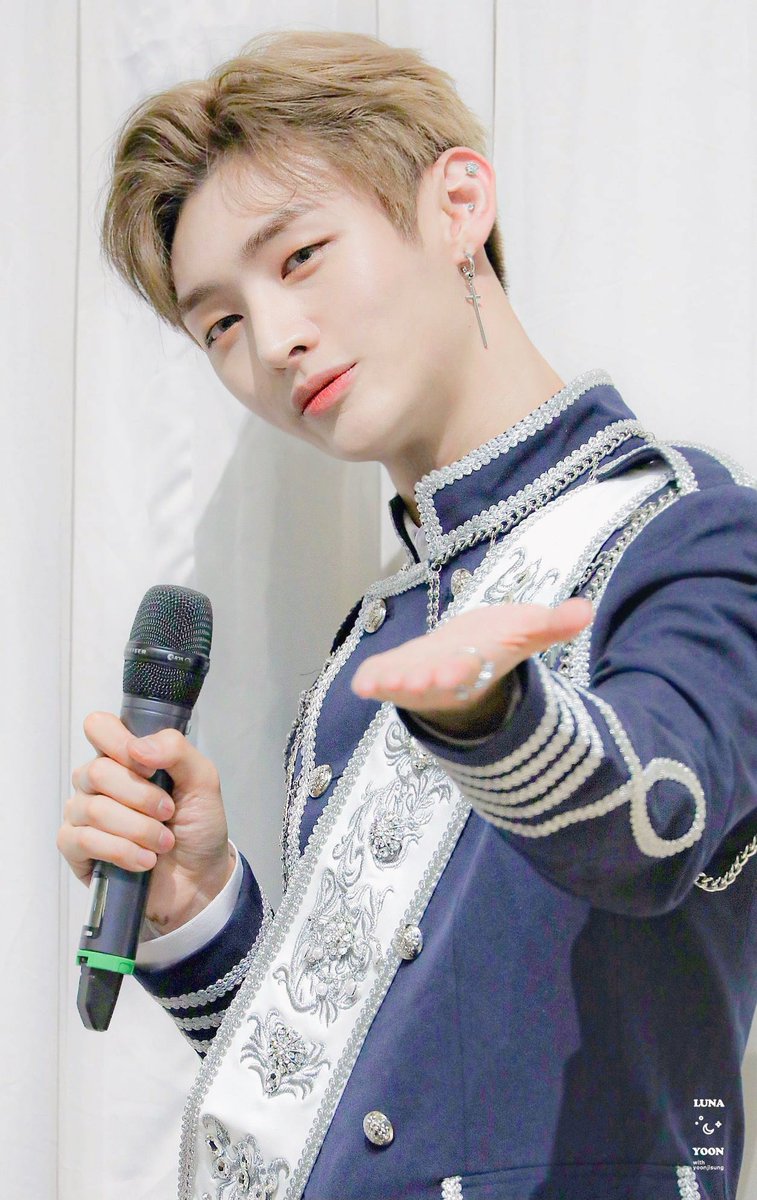 [👦🏻]

여러모로 많은 추억이 떠오르는 오늘하루🎠

#윤지성 #YoonJisung