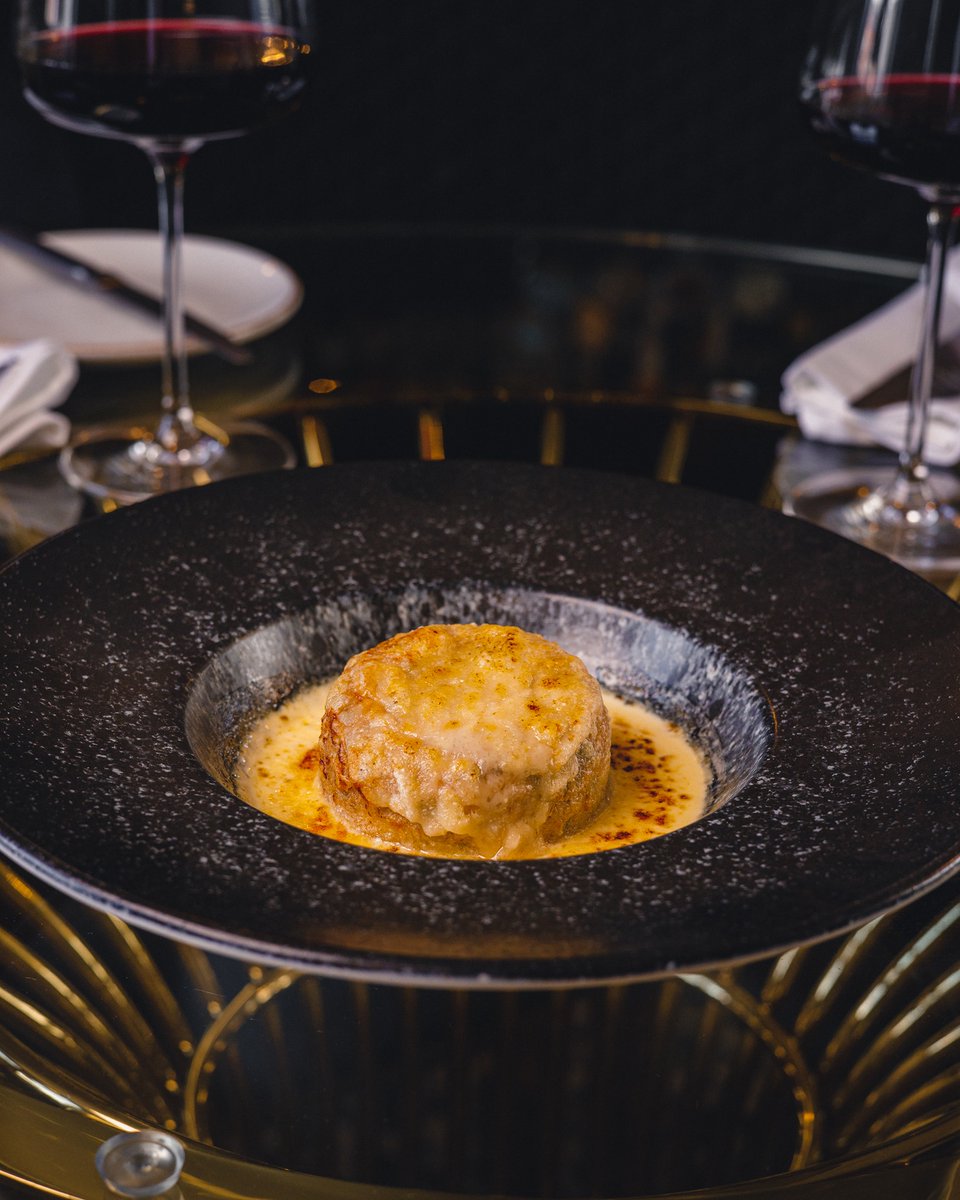 TheCuriousMrFox's tweet photo. "Terry Laybourne's" Cheddar Cheese and Spinach Souffle. 👨🏼‍🍳 
Tag a friend who would LOVE this starter! 🧀 https://t.co/4ykQVXGYS6