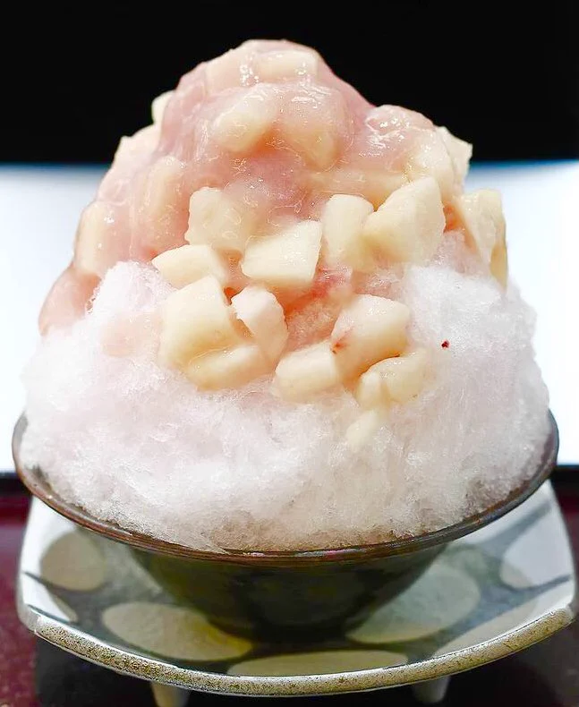 白桃がぎっしり！今の季節に最高な「かき氷 白桃」