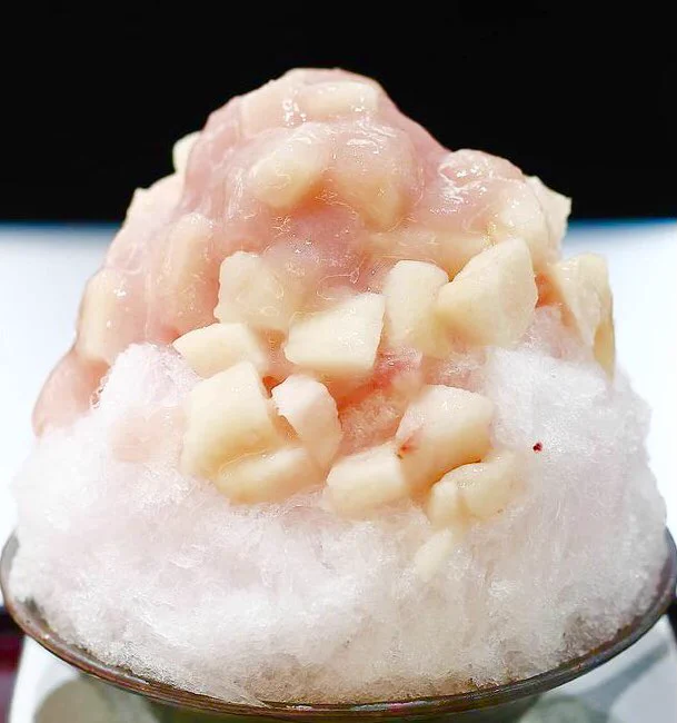 白桃がぎっしり！今の季節に最高な「かき氷 白桃」