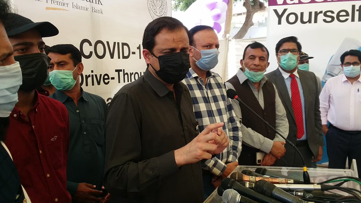 Dmccentralkhi's tweet photo. مرتضیٰ وہاب: ایک ہفتہ پہلے یومیہ پچاس 55 ہزار ویکسینیشن ہوتی تھی
لوگوں کو بارہا اپیل کی سم بند کرنے کا فیصلہ گیم چینجر ثابت ہوا
تھوڑا سا ساتھ دیں تو ویکسین کی شرح کو بڑھا سکتے ہیں
@murtazawahab1 
@DCKhiCentral  
@TheTahaSaleem https://t.co/nMHGQcCDGx