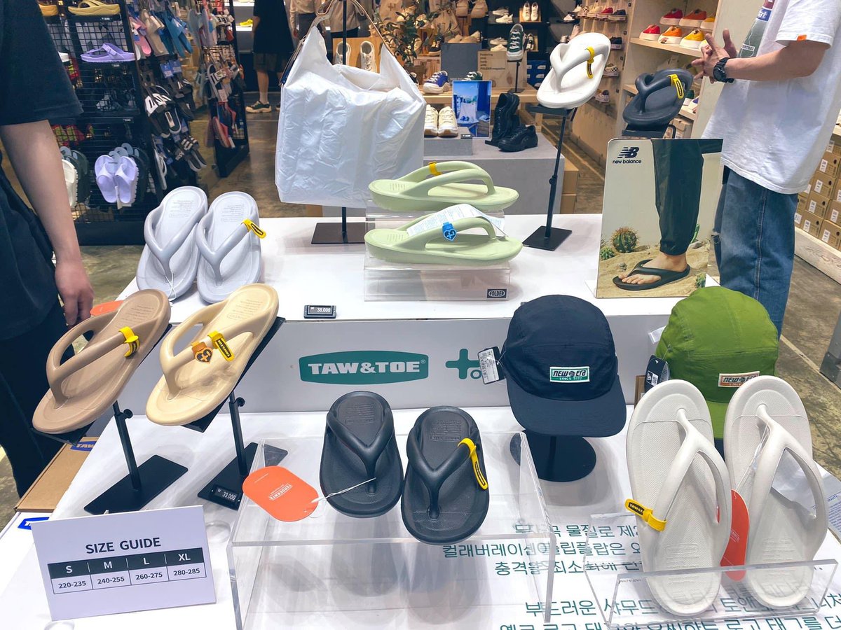 ZPamintz's tweet image. 🇰🇷 PRE - 𝗧𝗮𝘄 &amp;amp; 𝗧𝗼𝗲 

ราคา 2200.- รวมภาษี ☑️

ฮิตมากๆ ที่เกาหลี สีน้อนมีให้เลือกเยอะมว้ากก สีไหนหมดตามหาให้ได้น้า แต่ใช้เวลานิดนึง  ✨

สนใจ Dm มาได้เลยนะคะ

#ปามิ้นรับพรี