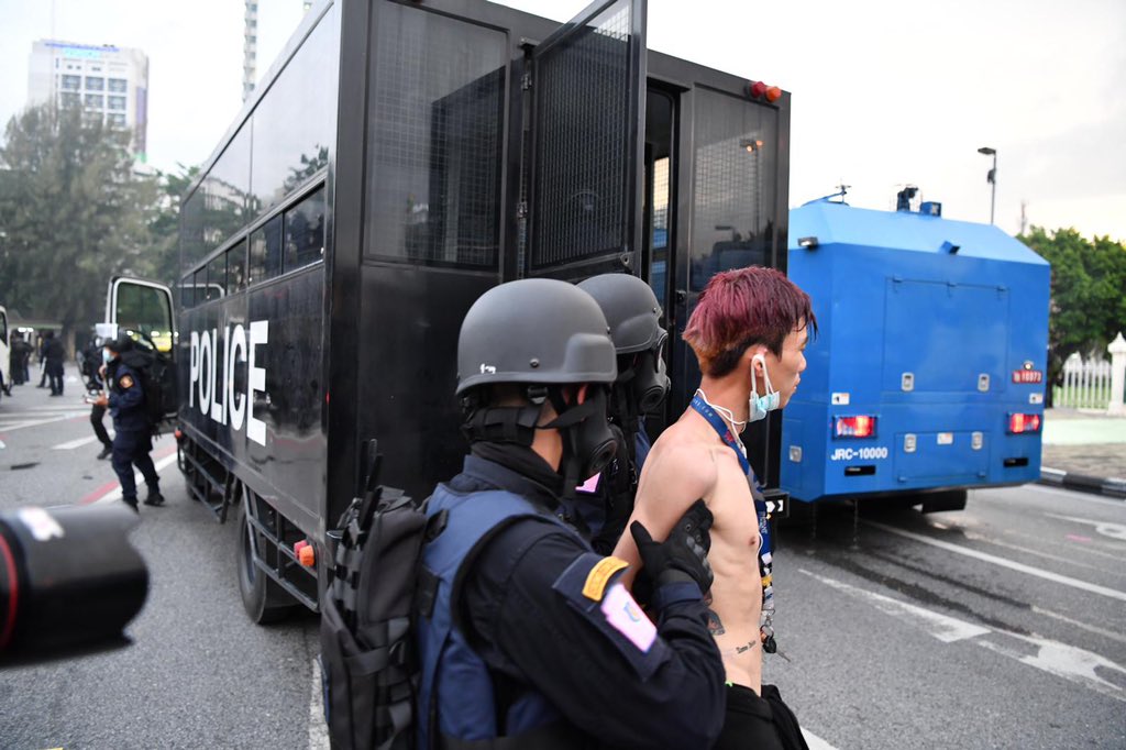 One of the protestors that were arrested at the Victory Monument. 

Some of the protestors that have refused to go home are now positioning under the BTS station. 

#ม็อบ7สิงหา #WhatsHappeningInThailand