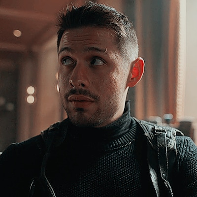 ㅤㅤㅤㅤㅤㅤ𝐎𝐍𝐄 𝐇𝐄𝐋𝐋 𝐎𝐅 𝐀𝐍 𝐎𝐔𝐓𝐋𝐀𝐖.

                       𝘑𝘢𝘴𝘰𝘯 𝘛𝘰𝘥𝘥 / 𝘛𝘩𝘦 𝘙𝘦𝘥 𝘏𝘰𝘰𝘥. 
                    𝘙̶𝘰̶𝘣̶𝘪̶𝘯̶ 𝘐̶𝘐̶ 𝘓𝘦𝘢𝘥𝘦𝘳 𝘰𝘧 𝘛𝘩𝘦 𝘖𝘶𝘵𝘭𝘢𝘸𝘴. 

{ 𝐥𝐢𝐭 &amp; 𝐝𝐞𝐬. 𝐦𝐚𝐭𝐮𝐫𝐞 𝐭𝐡𝐞𝐦𝐞𝐬. }