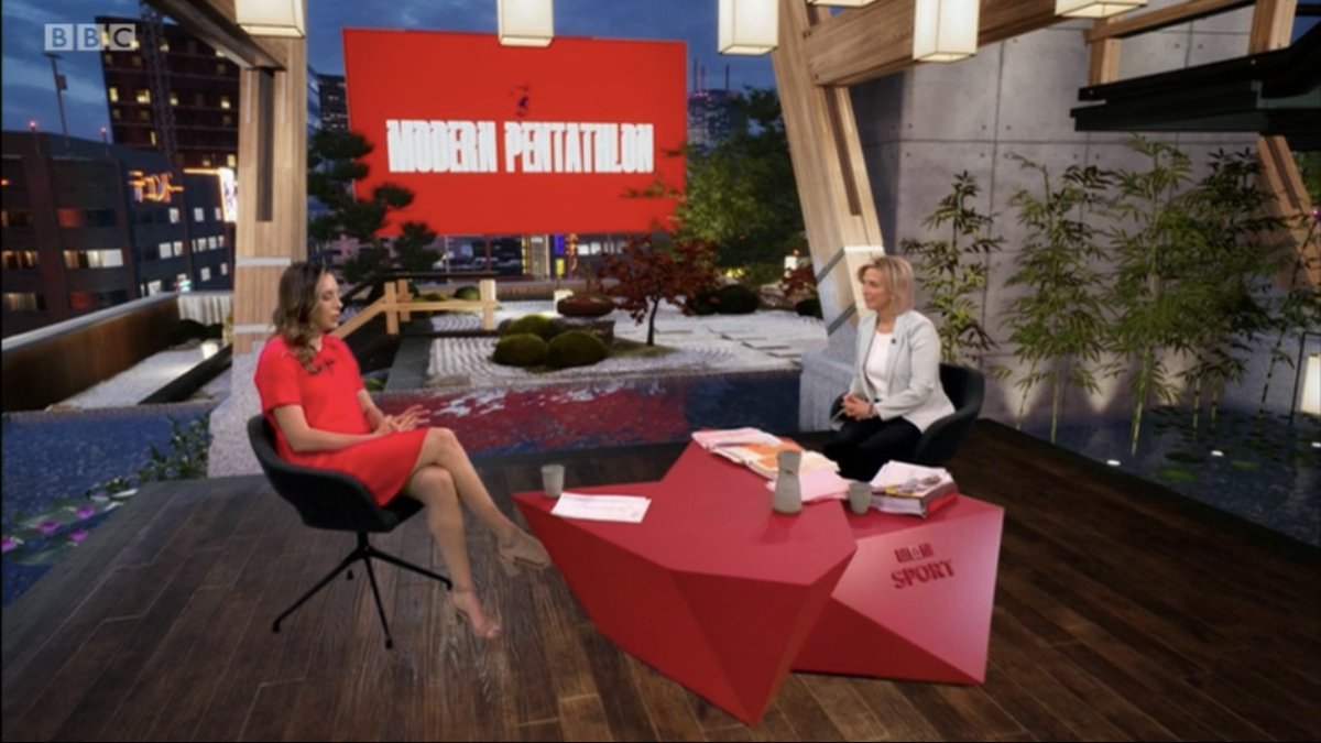 Does Hazel Irvine keep all that in her handbag? Crikey 😳

#bbcolympics #Tokyo2020