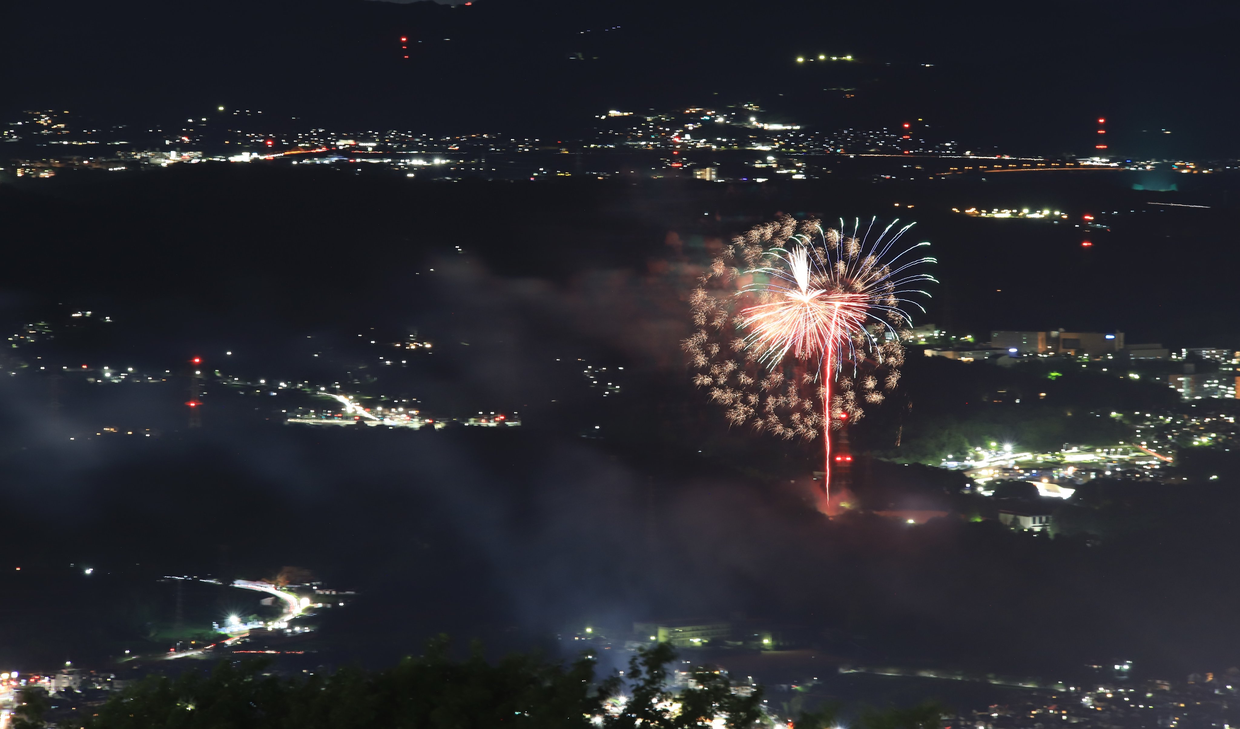 生駒山上遊園地 公式 今日は生駒の どんどこ祭り の花火がありました 来年こそは 生駒山上の花火も復活させたいです 艸 どんどこ祭り 花火 夏 生駒山上遊園地 T Co Gibsavrhxz Twitter