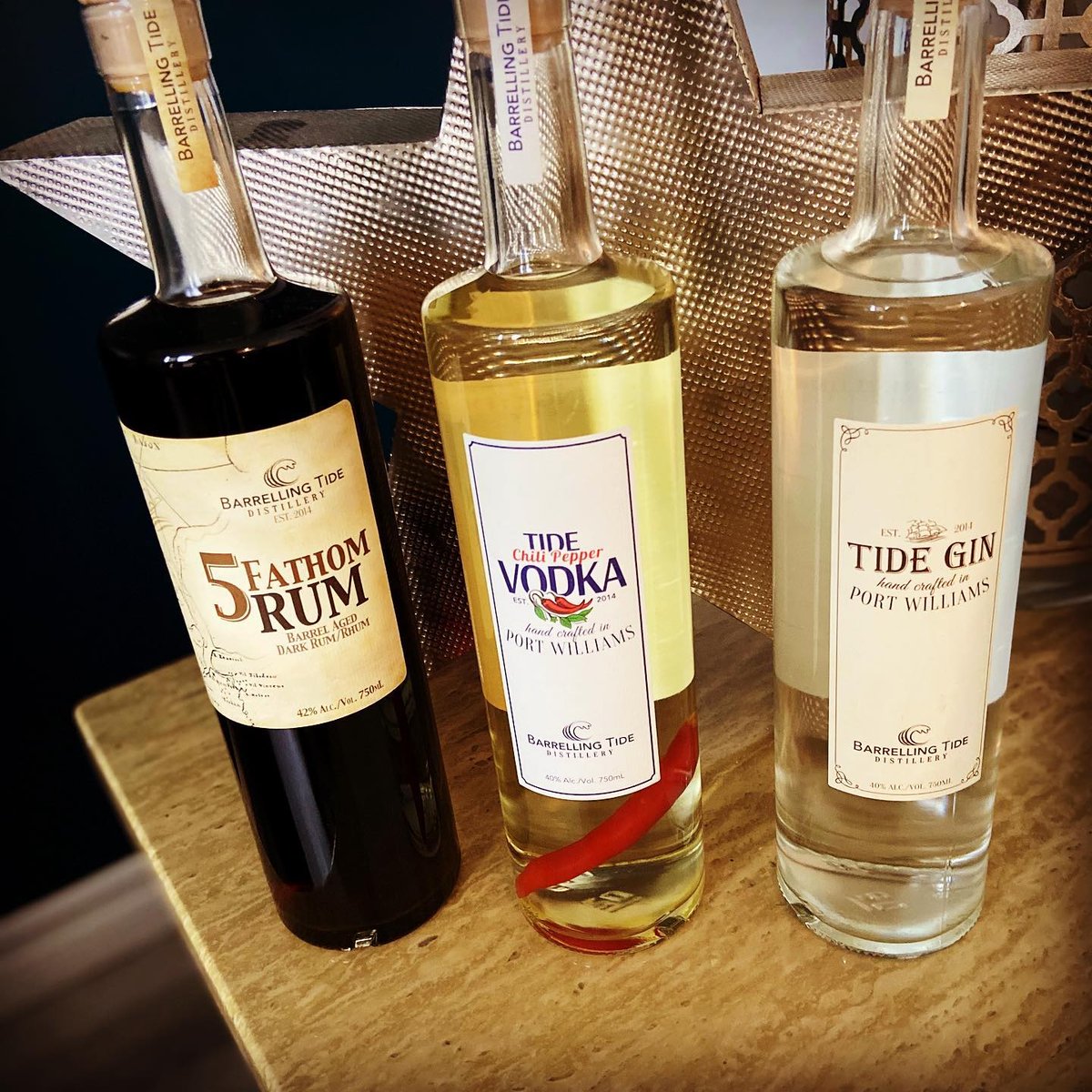 BarrellingTide's tweet photo. Ohhh the choices to make on a Saturday!
Which one is your go to Saturday drink?
Buy Now Link in Bio.
πΈ: @joemacnorth
#BarrellingTide #ChiliPepper #Vodka #Gin #Halifax #NovaScotia #Distillery #DarkRum #Rum #5Fathom https://t.co/mHzxtWyzIX