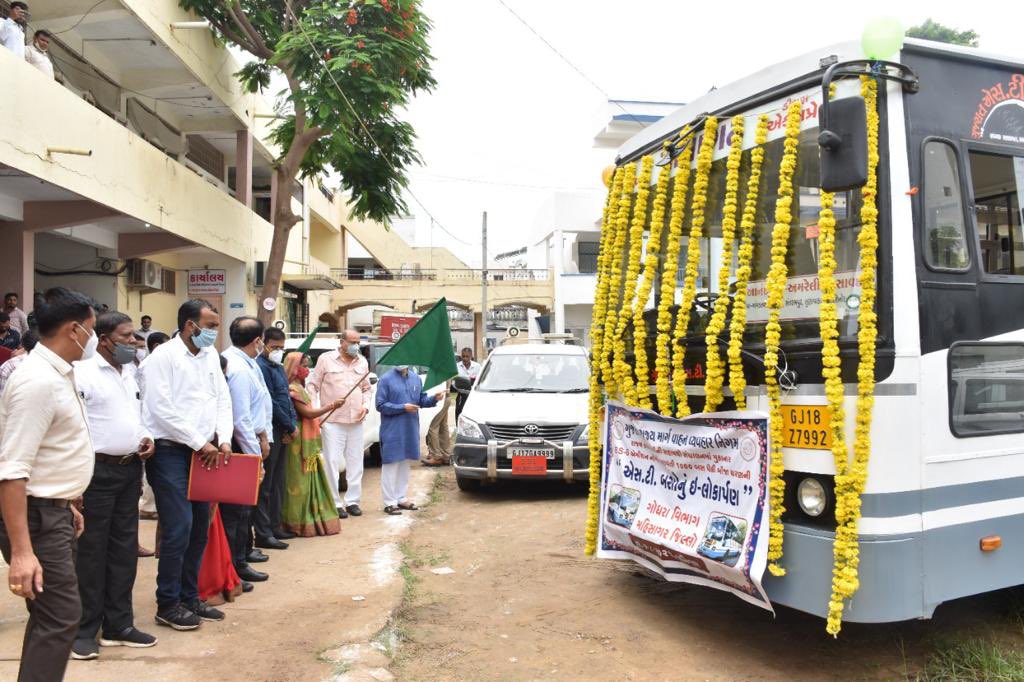 Sharing moments of #VikasDivas, state-wide celebration of 5 years’ completion of state govt under the leadership of CM Shri Vijay Rupaniji, celebrations at Lunawada (Mahisagar) where beneficiaries of various welfare schemes were felicitated &amp; new buses of GSRTC were flagged off.