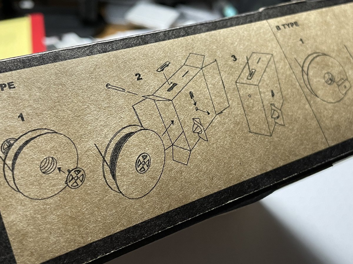 penomo's tweet photo. SPIDER MAKERのマットフィラメントを手に入れた🕺
巻きも綺麗。箱はフィラメントホルダーになる。 https://t.co/hYEHm67nYo