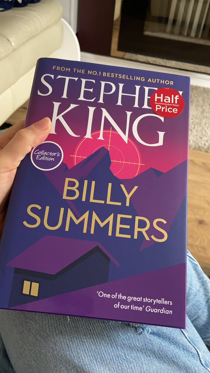 crystellapixie's tweet photo. Even tho I’m very much getting fomo over seeing all of my loves at polyglam last night and at Brighton pride this weekend I’m very much there in spirit whilst I enjoy reading Billy Summers in bed 💕💕 https://t.co/NC7GuOCpgj