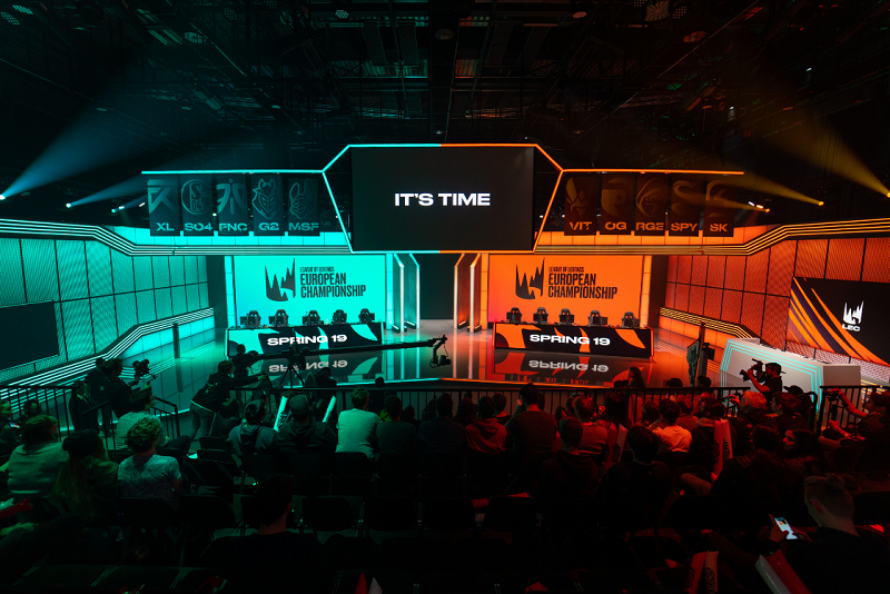 Happy to announce that I will be covering all #LEC playoffs from the Berlin studios next week!

Make sure to follow <a href="/DotEsports/">Dot Esports</a>, so you do not miss any of the content that we will do there.

Os veo allí guapos <a href="/RazorkLoL/">Razørk 🦭</a> <a href="/Elyoya_LoL/">Elyoya</a>