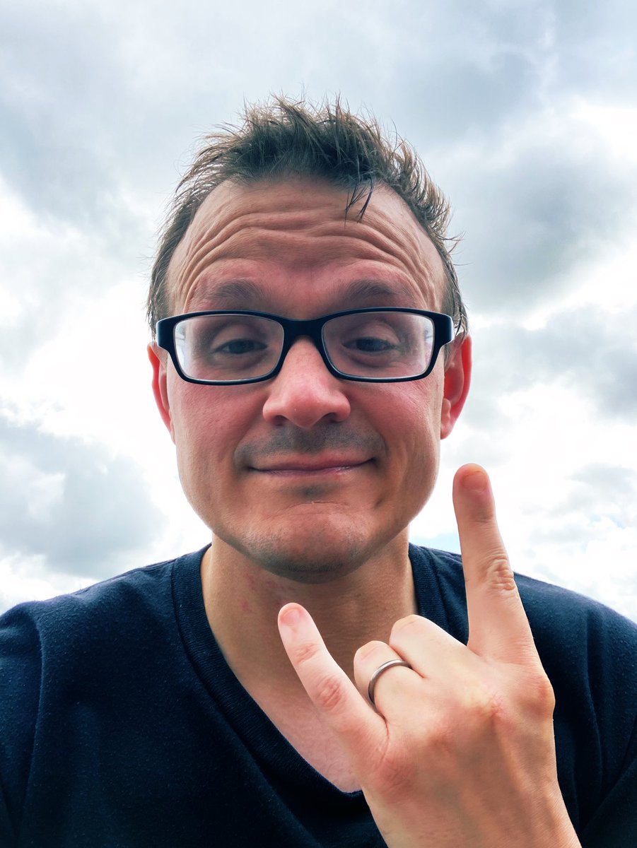 mikejhemsley's tweet photo. A wonderful inaugural #Gate2Gate, otherwise known as 13K from Ramsgate to Margate all along the coast. A relaxed pace as we stopped for rests and/or photos along the way (outlier km was while we took our jackets off). Time for well earned chips #runningpunks @runningpunks https://t.co/7vZEf3ZJk0