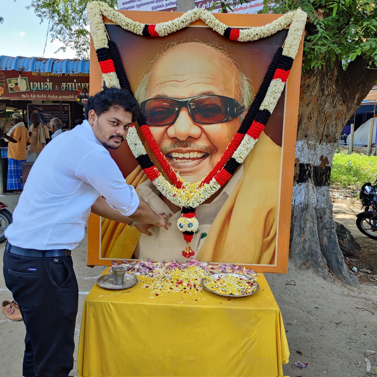 MaruthuSeshan's tweet photo. எங்களது உயிரில் கலந்த தமிழினத் தலைவருக்கு மூன்றாமாண்டு நினைவேந்தல்! https://t.co/KQSMhXc4NU