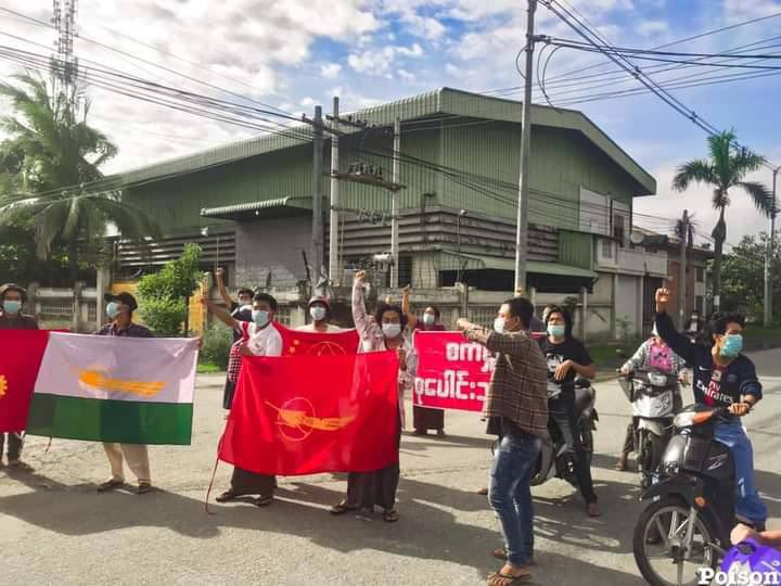 AungHeinMin17's tweet photo. In Mandalay, the All Burmese Student Union &amp; the Industrial Zone Strike staged a joint protest demanding the immediate removal of the dictatorship. #Aug7Coup  #WhatsHappeningInMyanmar https://t.co/ywhrhqb1Lx