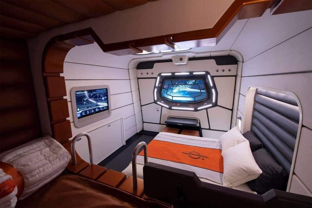 StarWarsEs's tweet photo. Disney anunció esta semana los precios del nuevo hotel Star Wars Galactic Starcruiser que abrirá en la primavera 2022. El precio por 2 noches es de:

2 personas: $4,809 
3 personas: $5,300
4 personas: $5,999

Ale os toca ahorrar 😁 https://t.co/7u4RZ8oavc