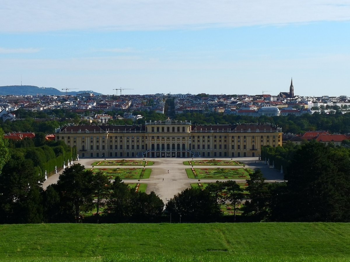 li_xiaosi's tweet photo. .@schonbrunn Palace Park in Vienna this morning.

Wish you all a nice weekend! https://t.co/HXaKrhLBFq