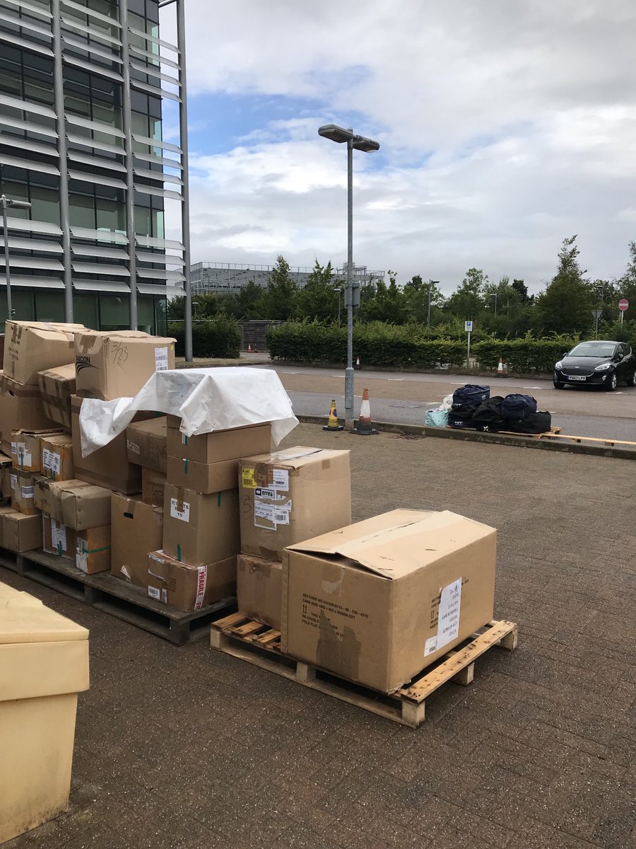 ⁦<a href="/KitAid/">KitAid</a>⁩ mini sort out ⁦<a href="/AffinityWater/">Affinity Water 🦆</a>⁩ today. Thanks to ⁦<a href="/derrickw59/">Derrick Williams</a>⁩ for arranging with the charities who need kit. 😀