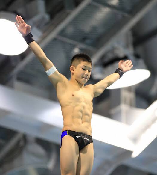 takuswim's tweet photo. 14歳と40歳が日本代表にいる飛込という競技…おもろ…！
どういうことなん…笑 https://t.co/J9bZ3SNQl9