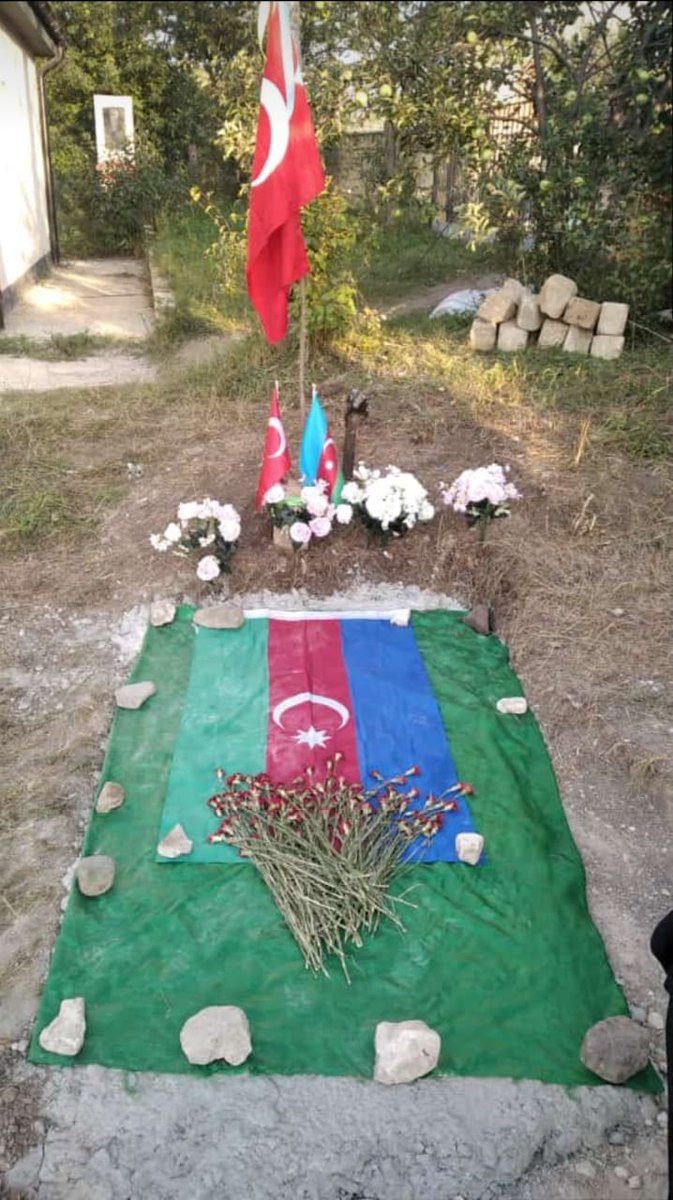 LaleMahmudova4's tweet photo. Allah rəhmət eləsin məkanı cənnət olsun 😰😰🙏 https://t.co/4XSvDJYSyh