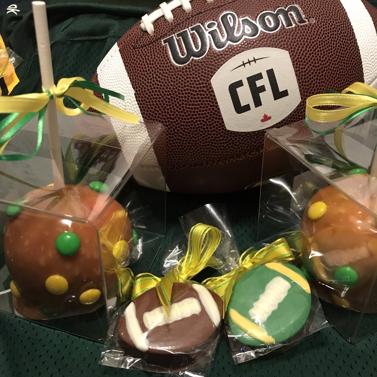 Celebrating the return of the CFL and the Edmonton Elks! <a href="/StrathconaMrkt/">OldStrathconaFMarket</a> 
Get you treats today from 8:00-3:00!