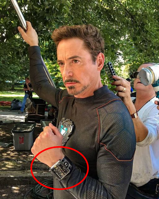 FYeahGoodOmens's tweet photo. Oh! I saw this photo and Tony Stark and LOOK AT THAT WATCH! It's Devon watch as Crowley wears :)! (Crowley has Devon Tread 1A ($18,450) and Tony Devon Tread 1F ($19,950)) #GoodOmens #GoodOmensFunFact #WatchBros https://t.co/yUKDCPawNF