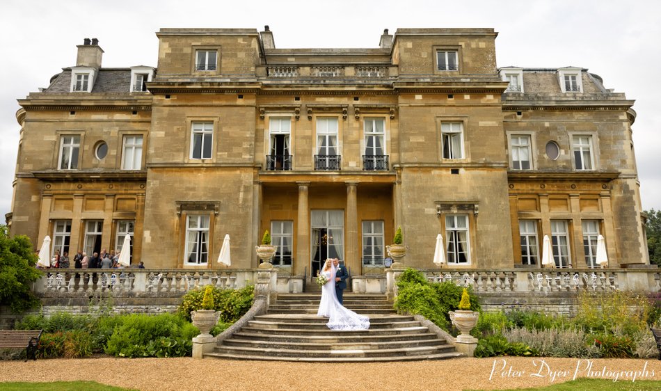 Joel was at the stunning @LutonHooHotel next for Karen &amp; Grant's #beautifulday. 
"Photographing in one of the premier hotels in #Hertfordshire was a great pleasure. I got the opportunity to take some #amazingphotographs"
.
#lutonhoowedding #enfieldphotographer #lutonhoohotel