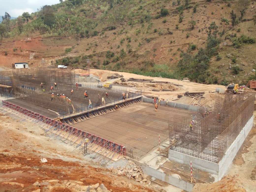cmc_orascom's tweet photo. Sur le chantier de JIJI tous les travaux sont en cours, jet grouting pour la portail d'entrée du tunnel et sous le ponceau de dérivation ainsi que les travaux de ferraillage pour le dessableur et du ponceau #Burundi #JIJI #Mulembwe #Projet #Hydroélectrique https://t.co/7XDb75Xvvl