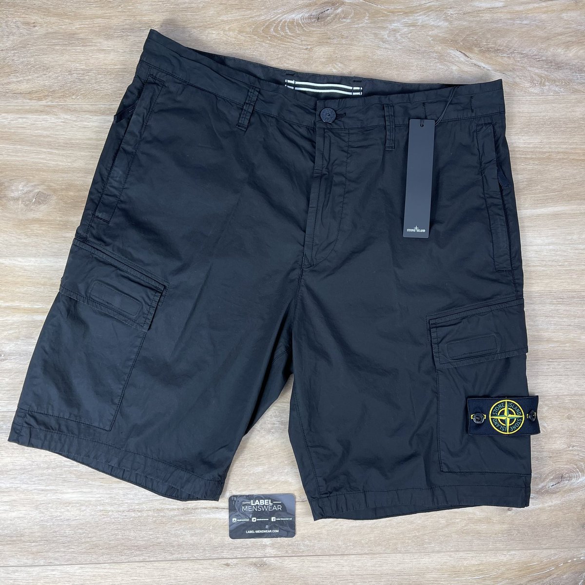 LABELMENSWEAR's tweet image. ⚽️ FOOTBALL IS BACK GIVEAWAY! 

To celebrate the return of football with fans, we’re giving away a pair of Stone Island cargo shorts worth £250 to one of our lucky followers completely FREE! 😍

Retweet &amp;amp; Follow @LABELMenswear to enter. Winner announced tonight @ 9pm.