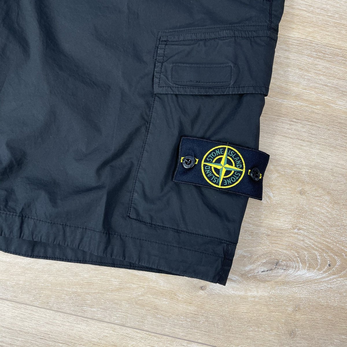 LABELMENSWEAR's tweet image. ⚽️ FOOTBALL IS BACK GIVEAWAY! 

To celebrate the return of football with fans, we’re giving away a pair of Stone Island cargo shorts worth £250 to one of our lucky followers completely FREE! 😍

Retweet &amp;amp; Follow @LABELMenswear to enter. Winner announced tonight @ 9pm.