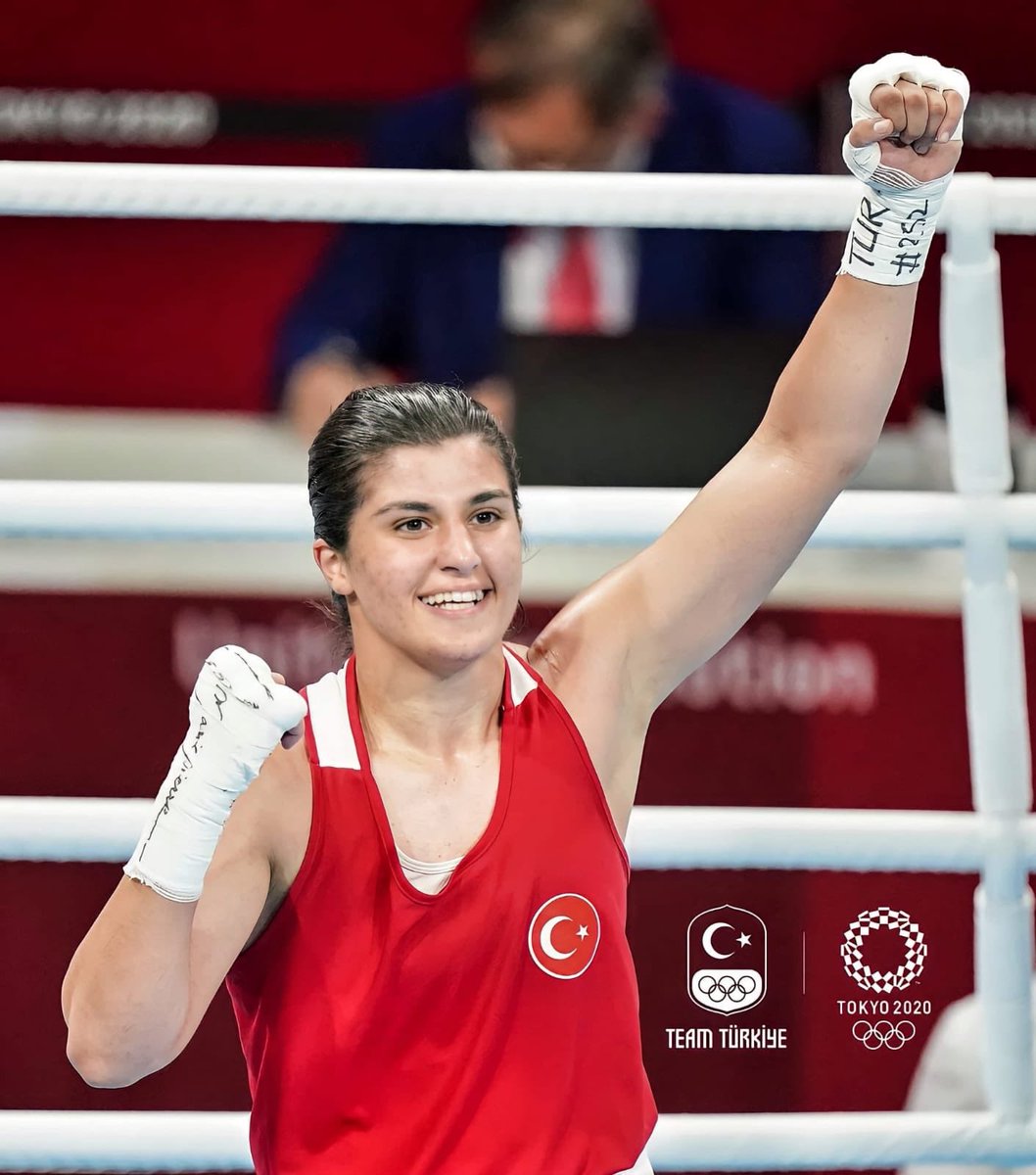 Ülkemizin yaşadığı bu kötü günlerde bizlere moral oldunuz. Minnettarız.! #Tokyo2021 🇹🇷 🇹🇷 🇹🇷 
🥇 Busenaz Sürmeneli 
🥈 Buse Naz Çakıroğlu

Kadınlarımızı cinayet haberlerinde değil, şampiyonluk kürsülerinde görmek istiyoruz. 
#İstanbulSözlesmesiYasatır