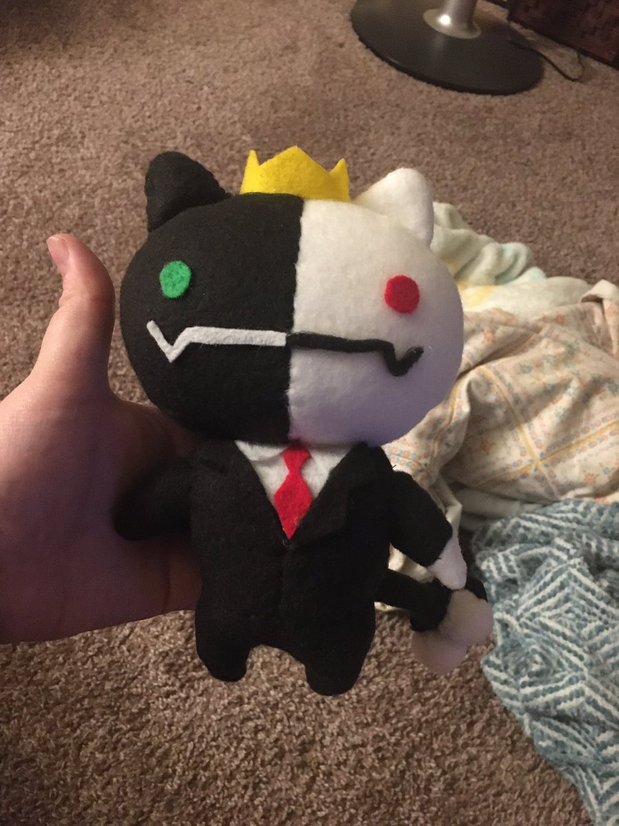 warfiedoesart's tweet photo. I made a plushie based on @Mihnnt’s Ranboo design! Hims just a little guy :D #ranboofanart https://t.co/DYL6naWlW1