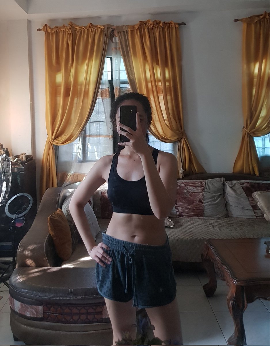 RICCInvitamins's tweet photo. Documenting cuz Ive never seen my core this defined 😊 https://t.co/ICHRYnBd8K