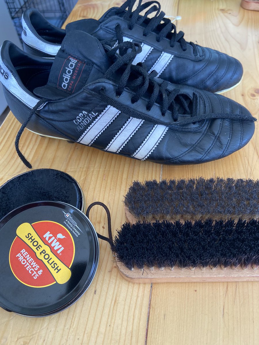 IanHerring21's tweet photo. As another @EmiratesFACup starts the same memories flood back to when I polished boots in the @Official_STFC boot room. The academy players of today ain’t got a clue! ❤️⚽️ #bootboy #YTS #Polisher #Buffer https://t.co/sEZnozikTs