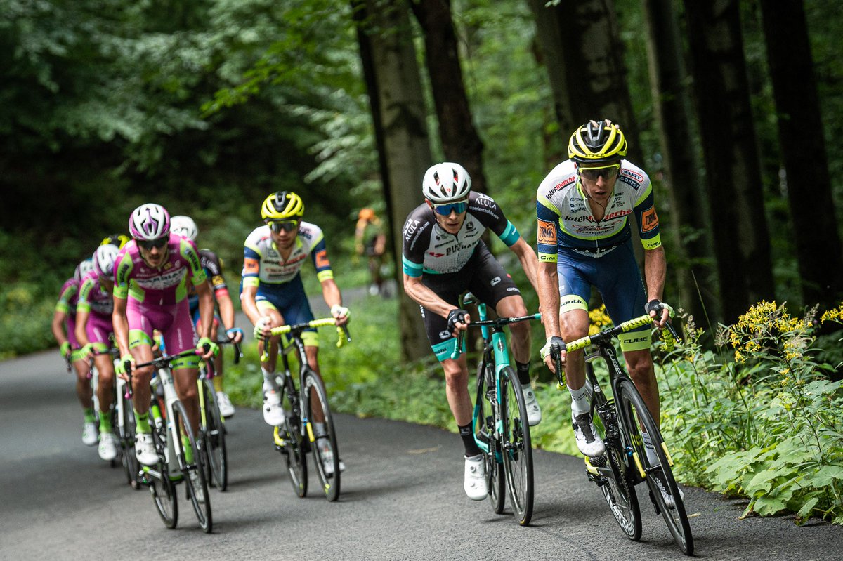 🚴‍♂️ 🇨🇿 Oggi la terza frazione del SAZKA Tour vedrà Filippo Zana al via con la maglia bianca di miglior giovane dopo l'ottimo secondo posto di ieri. 
⛰ Una tappa impegnativa con 2.800 mt di dislivello concentrati in 143 km da percorrere. 
💪🏻 Forza #GreenTeam 
📷 Credits Sazka Tour