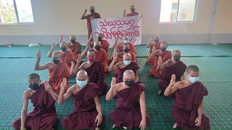 HMocole's tweet photo. Regular Prayer Strike by #Mandalay Sangha Union prayed for Peace,Freedom of Myanmar and safety of citizens. 
#WhatsHappeningInMyanmar
#Aug7Coup https://t.co/94KFDLNzfU