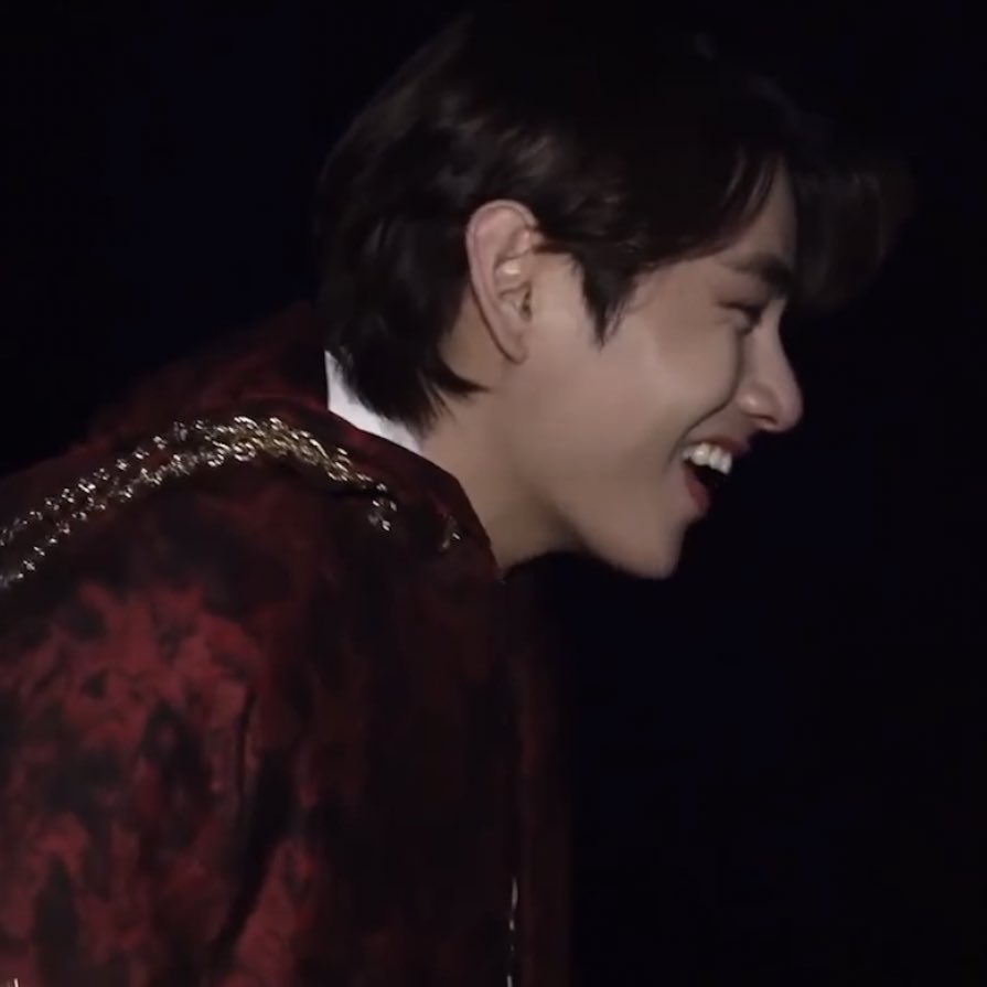 taeteland's tweet photo. taehyung’s face when he sees a baby https://t.co/3KStfwotHC