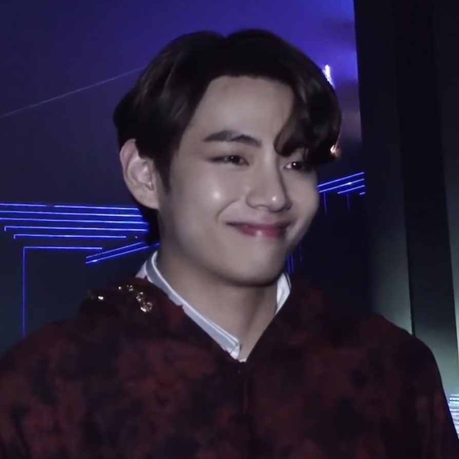 taeteland's tweet photo. taehyung’s face when he sees a baby https://t.co/3KStfwotHC