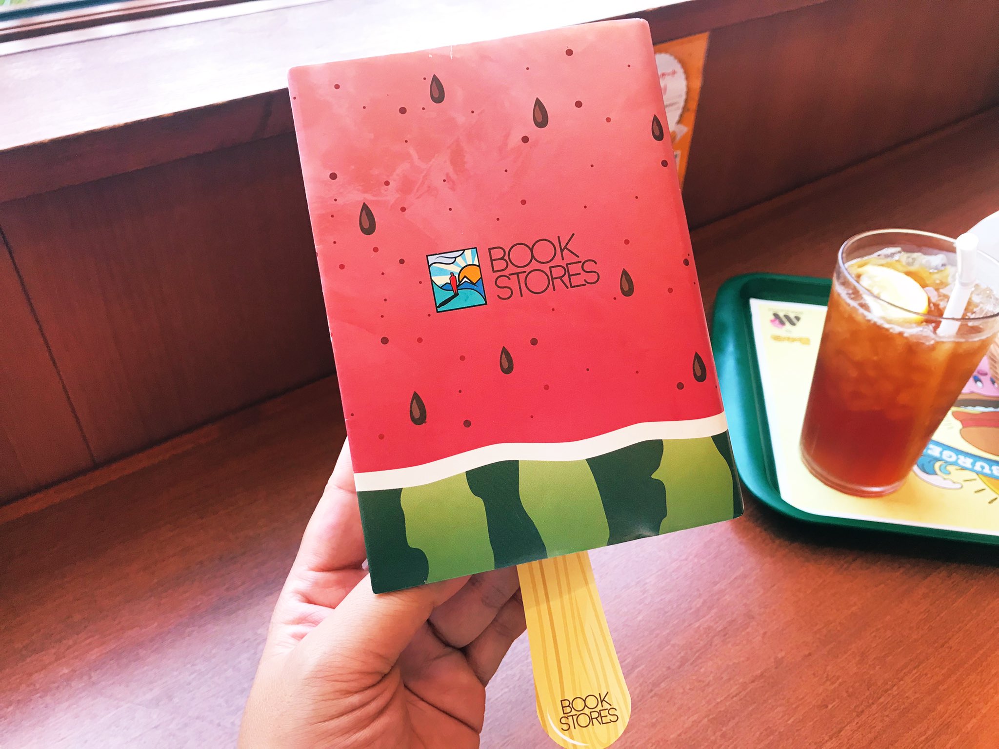 こんどしほ あばしりっ子 スイカバー みたいなブックカバー 正和堂書店 Seiwadobooks さんの オリジナル ブックカバーで 全国の 本屋さん を盛り上げたい キャンペーン のかわいいアイス柄ブックカバーが 網走のフジヤ書店さんでもらえますよー