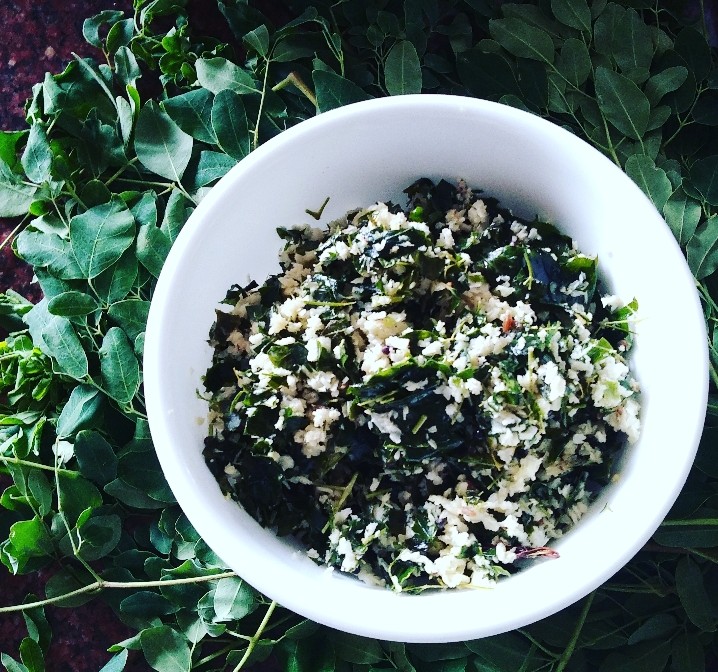 RChitrodia's tweet photo. A #Kerala style thoren made of the #superfood leaves of the supergood #moringa with grated coconut and jeera. Tempered with whole red chilli, shallots and sizzling curry leaves and mustard. Recipe for a magical lunch with hot rice, plain dal and yoghurt. #food #health #magic https://t.co/Lf1zNjEcSo