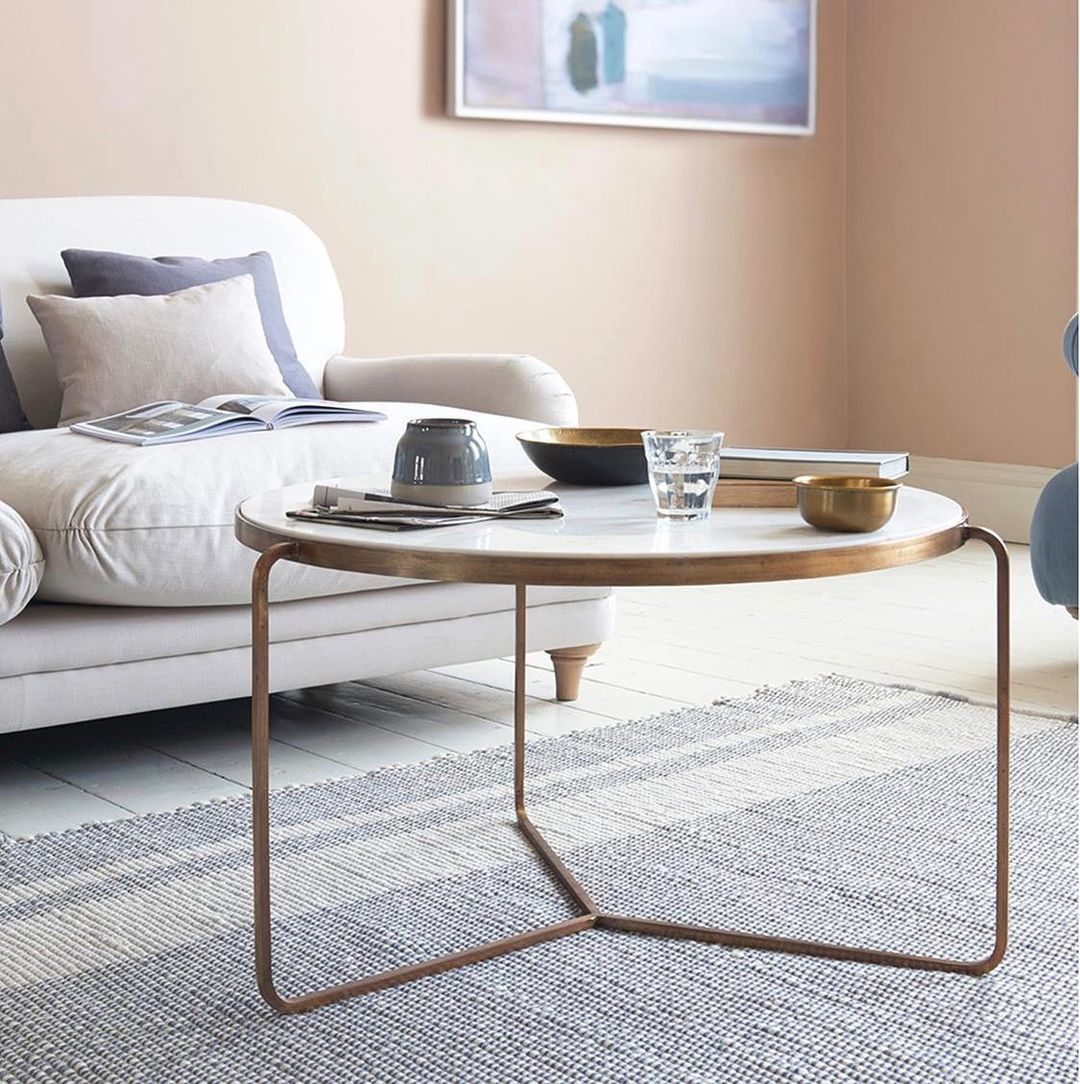 Eskitme pirinç detaylı mermer sehpalar ile yaşam alanına şıklık katma zamanı! Sezonun en gözde sehpa modelleri Pera Bulvarı'nda!

bit.ly/PeraSehpa

#PeraBulvarı #mermer #orta #sehpa #ev #dekorasyon #önerileri #like