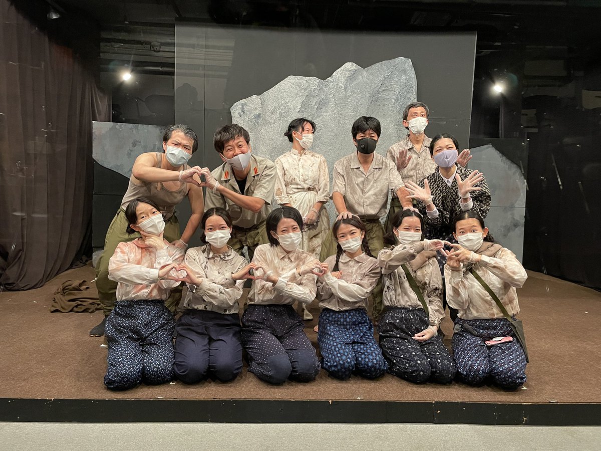 ookw_htm's tweet photo. #海ゆかば2021 
昨日の初日、本日2公演目と3公演目ご来場いただいたお客様ありがとうございました🙇🏻‍♀️
残り3公演です！そして明日は配信もありますので、劇場に来られない方もぜひご覧ください🙌✨アーカイブは7日間残ります🌻
https://t.co/Z12xOhda9D

明日で公演折り返しだなんて早い🥺 https://t.co/1Cae8RMSje