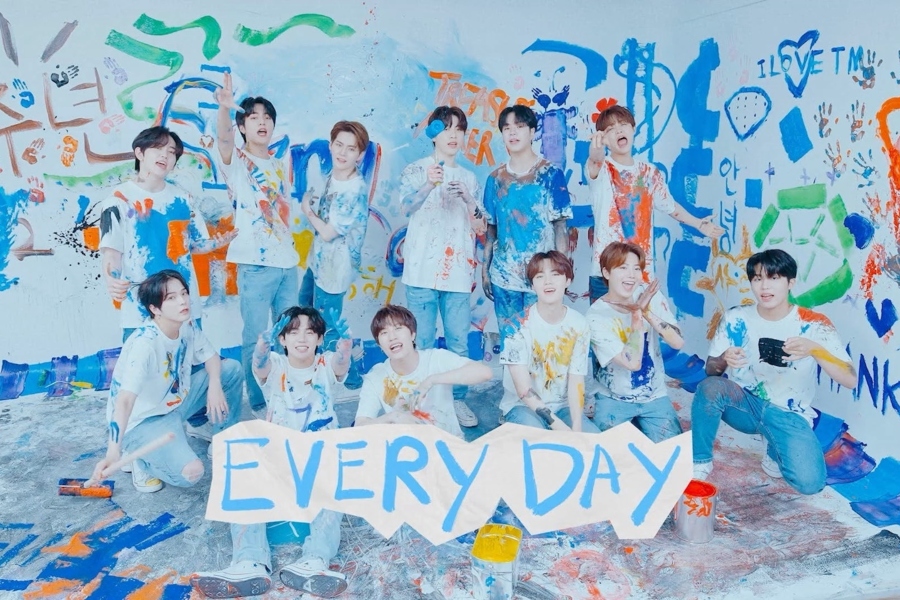 soompi's tweet photo. WATCH: #TREASURE Shows Love To Their Fans In MV For 1st Debut Anniversary Song “EVERYDAY”
https://t.co/C288bq6gDv https://t.co/hzdRsGOJcp
