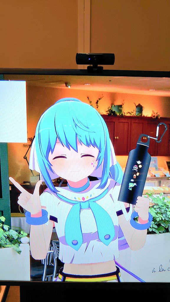 W_B__Yeats's tweet photo. ファンズちゃんに糖分過多だって怒られたのでQ-SUIを薦められました。
チョロいのでアンケートで貰ったマイボトルで飲んでいこうと思います。🥤
#ファンズちゃん
#QSUI https://t.co/fhEnqKg4f0