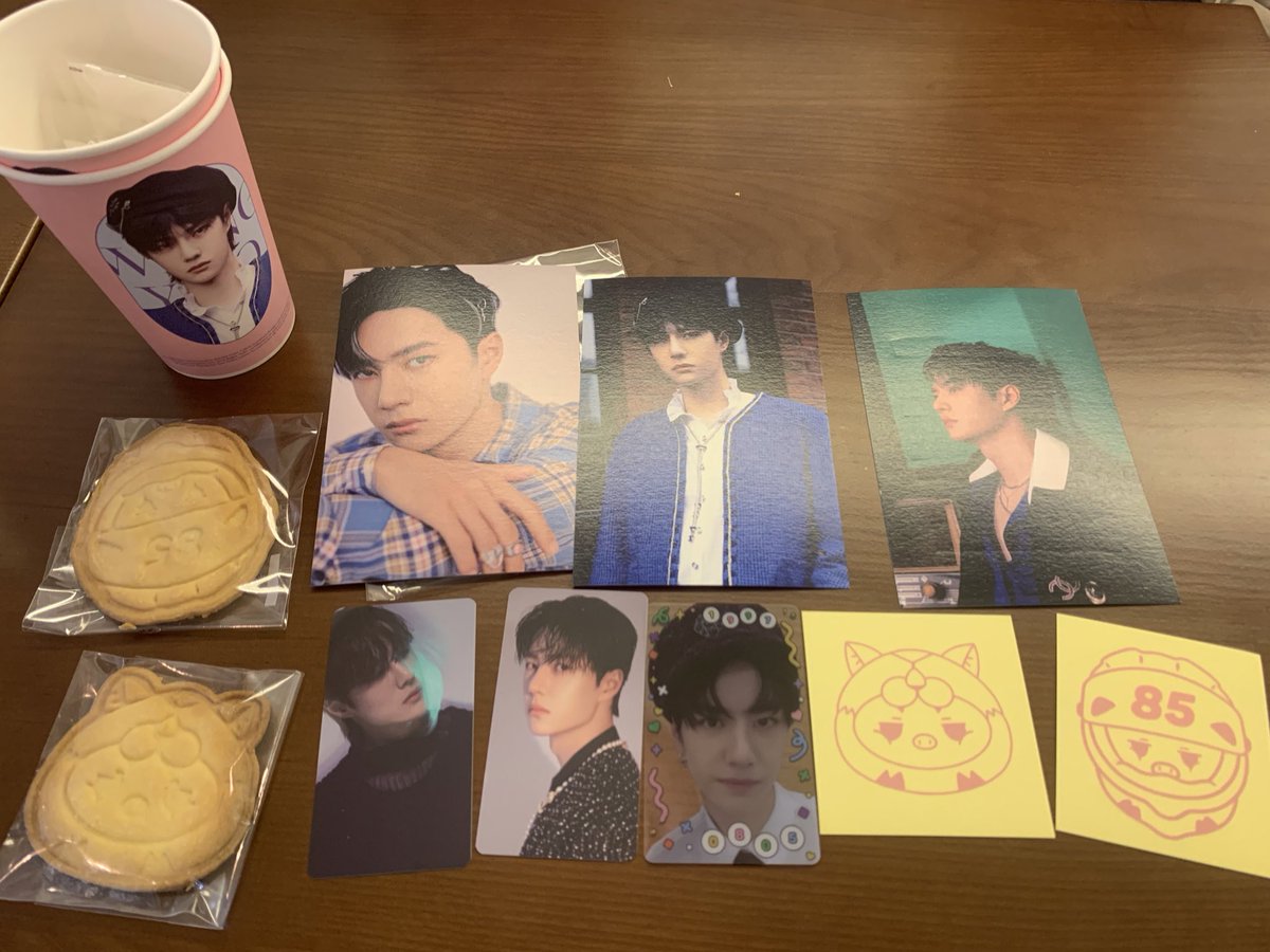 넘나 이쁜 이보가 골목에 보이는 순간 눈이 부셨다는 ㅠㅠㅠㅠㅜ 쿠키두 두 종류 다 손에 넣어서 기분이 넘나 좋다능 💚 아기자기하구 포근한 분위기라서 좀 더 머물고 싶었지만 방문하실 다른 분들을 위해 아쉬움을 뒤로 하구 냉큼 나올수 밖에..

#forbboday
#여름엔_뽀

#왕이보 #이보 #wangyibo